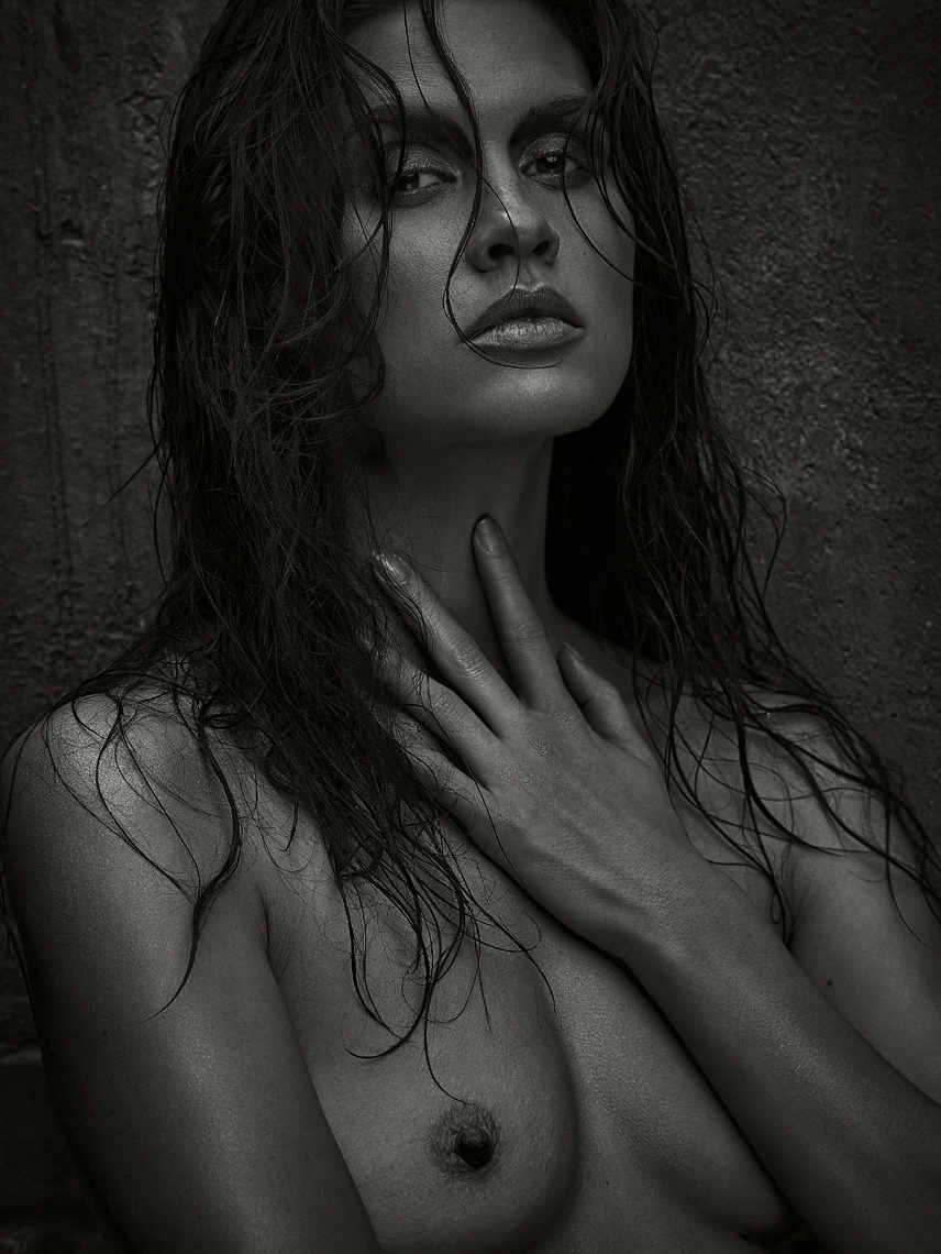 anita243-bw