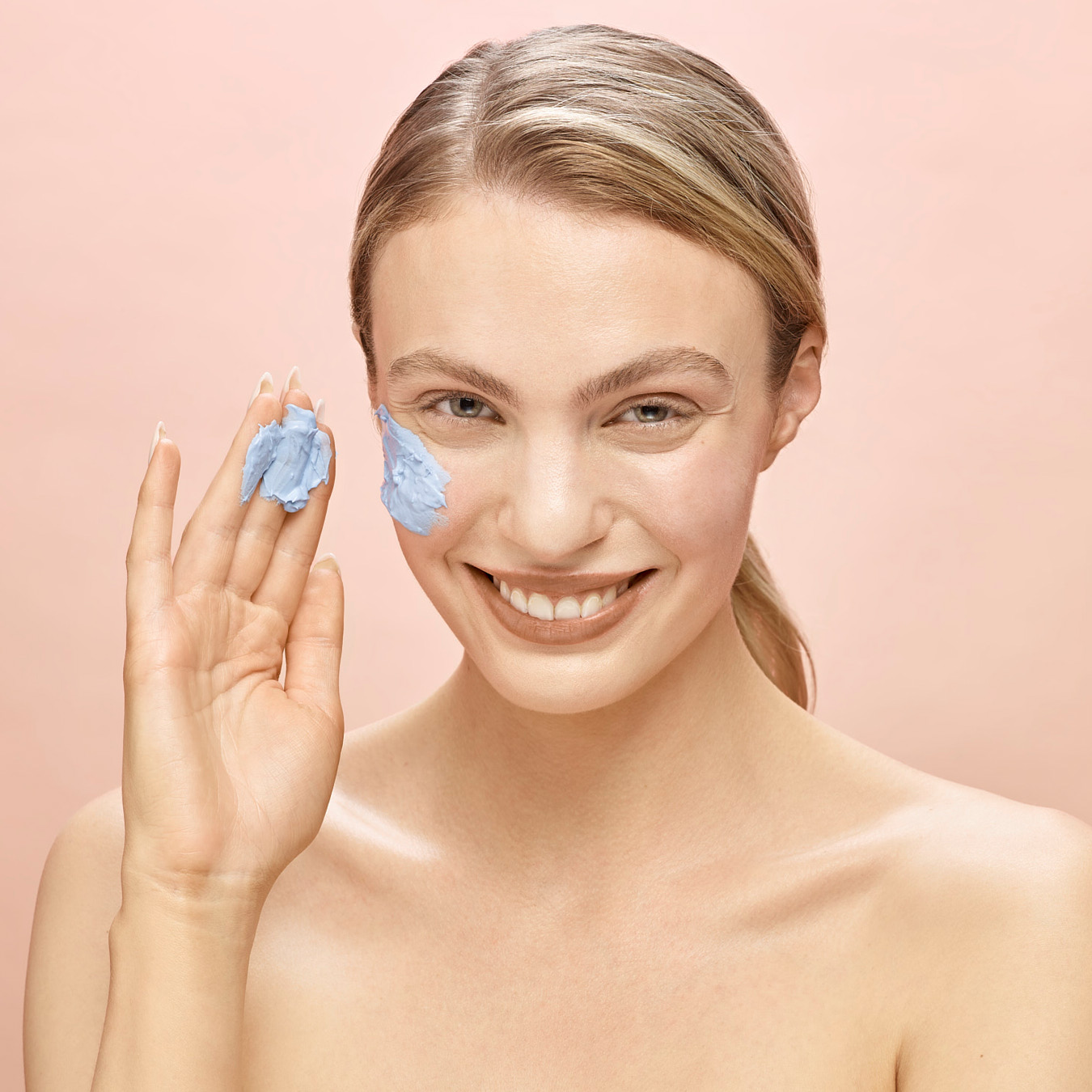 v-l_cosmetic_beauty-Model-7Avery_Jun012022-1636-2048px-1350px